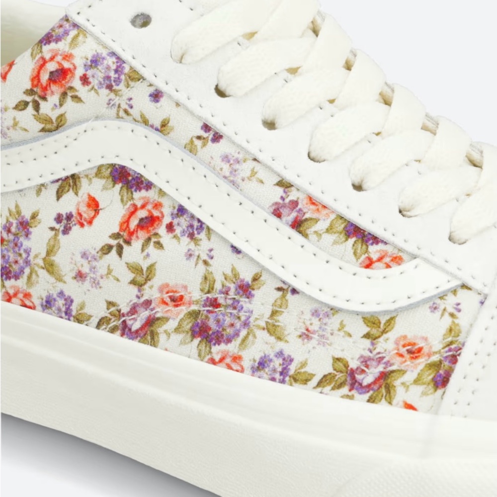 Floral Vans Sneakers 🌺 - Picture 3 of 8